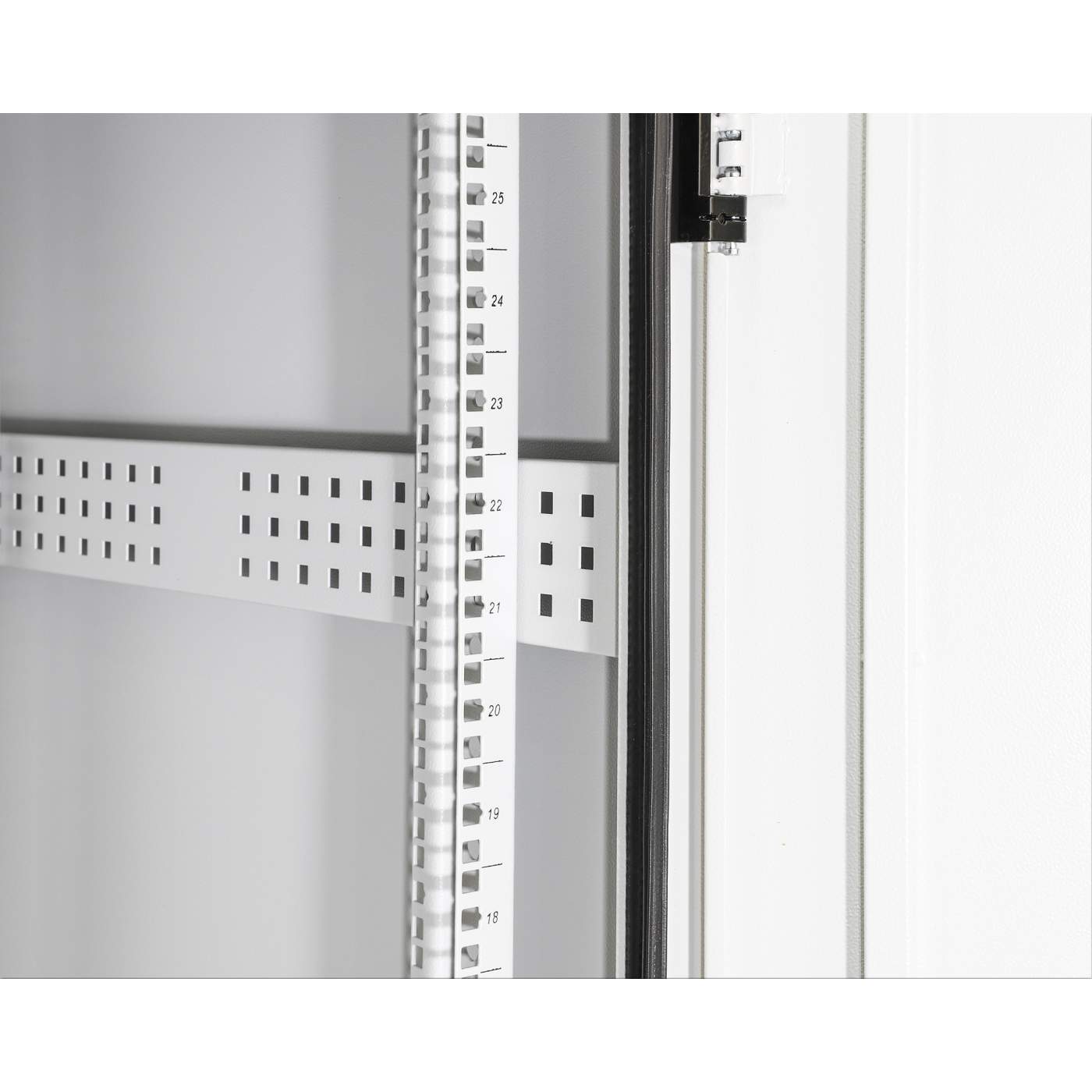 Industrieller IP55 19" Netzwerkschrank mit integrierten Lüftern, 27 HE Image 6