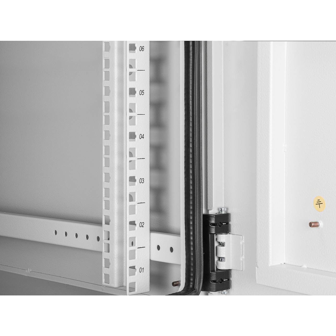 Industrieller IP55 19" Wandverteiler mit integrierten Lüftern, 9 HE Image 6