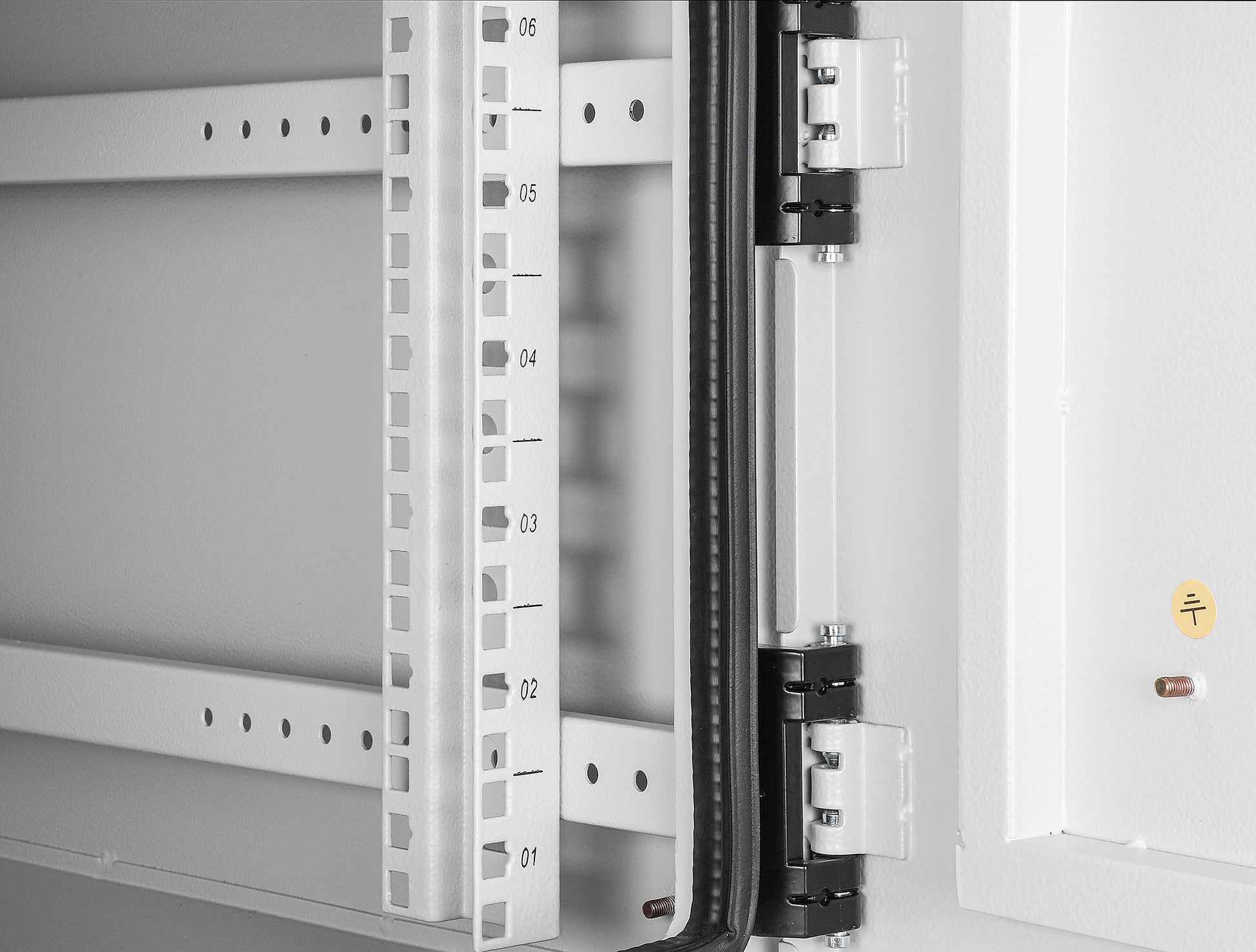 6 HE Industrieller IP55 19" Wandverteiler mit integrierten Lüftern, grau Image 6