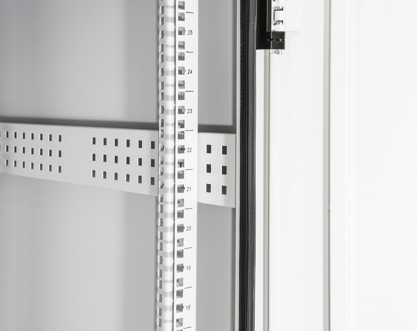Industrieller IP55 19" Netzwerkschrank mit integrierten Lüftern, 42 HE, 1000 (T) x 600 (B) mm, grau Image 6